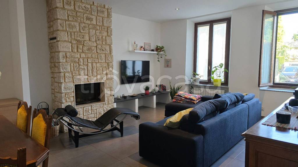 casa indipendente in vendita a Mortara