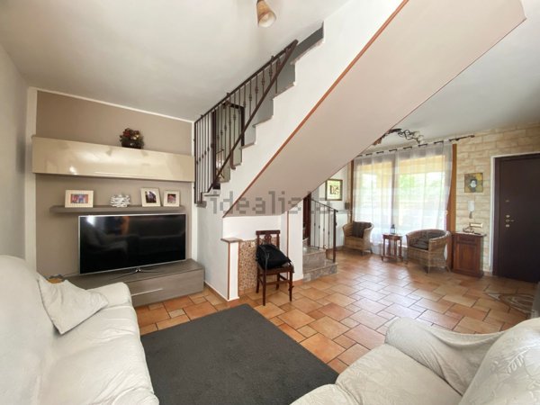 casa indipendente in vendita a Mortara