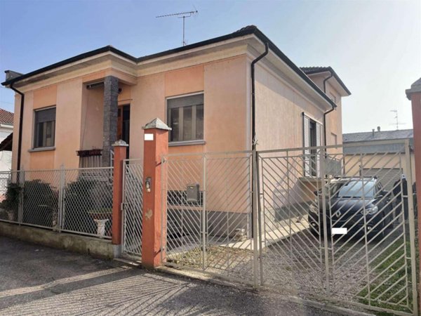 casa indipendente in vendita a Mortara
