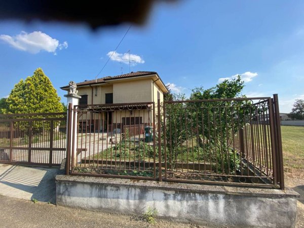 casa indipendente in vendita a Mortara