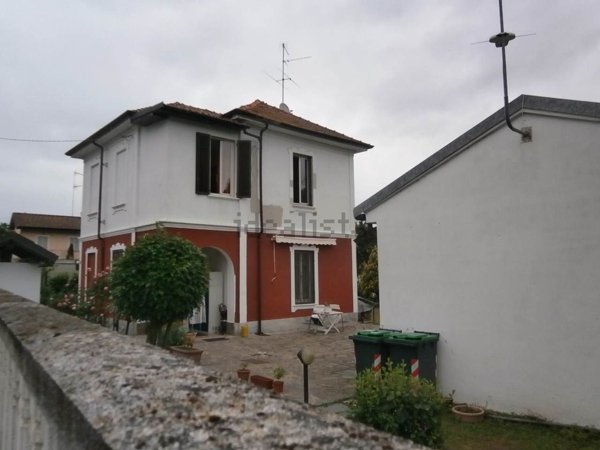 casa indipendente in vendita a Mortara
