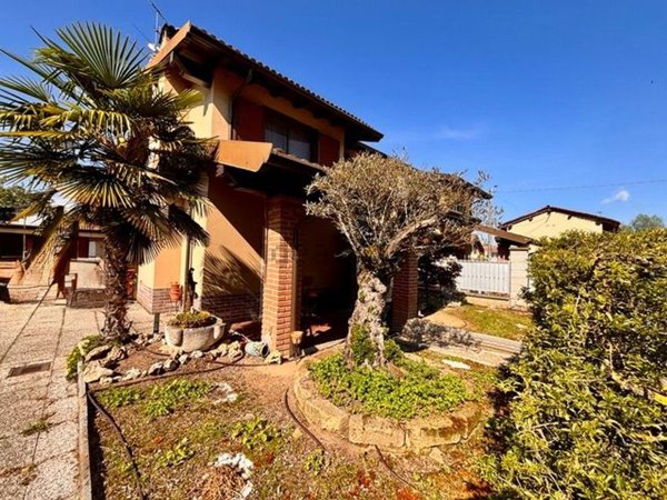 casa indipendente in vendita a Mortara