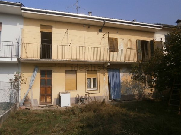 casa indipendente in vendita a Mortara