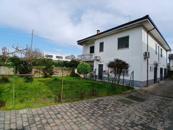 casa indipendente in vendita a Mortara