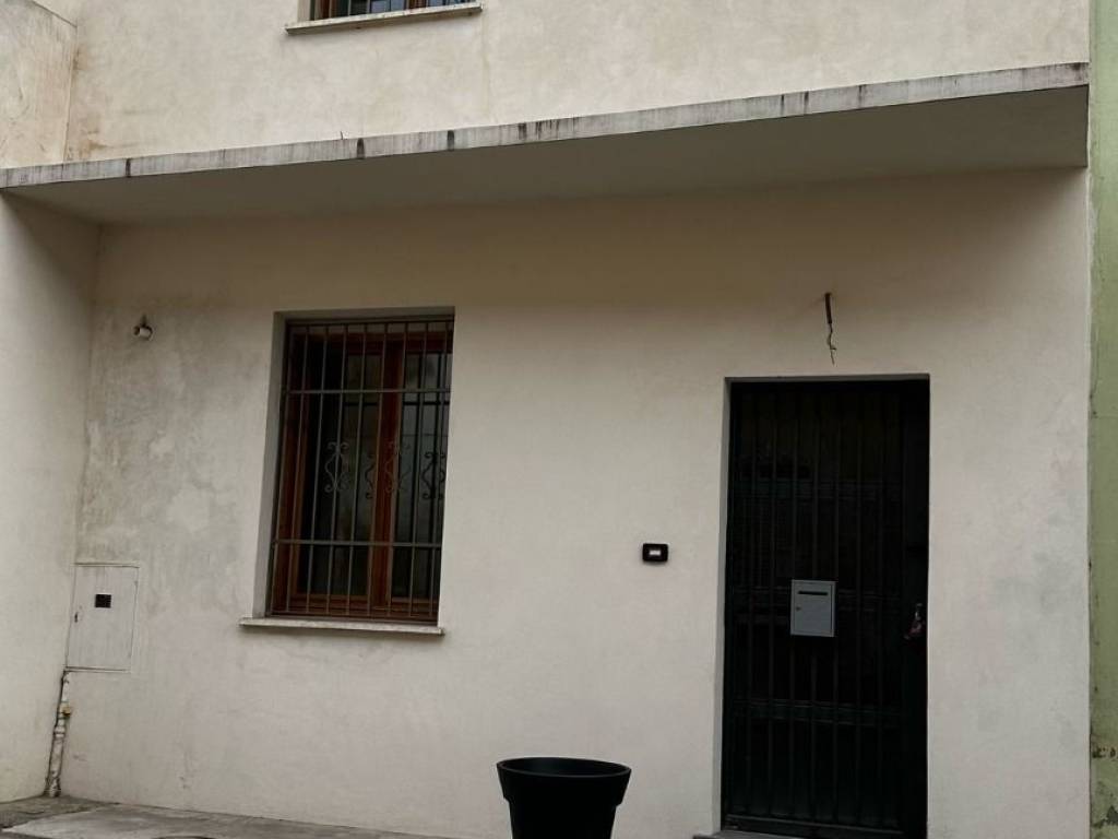 casa indipendente in vendita a Mortara