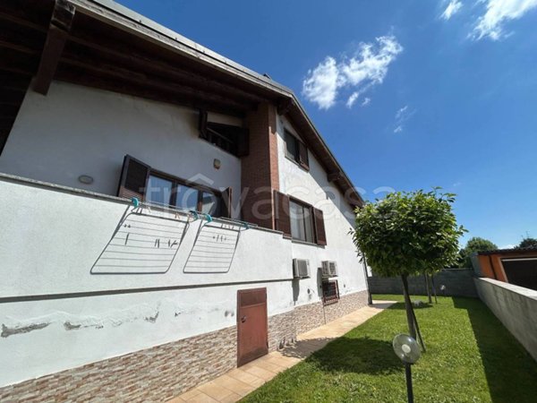 casa indipendente in vendita a Mortara