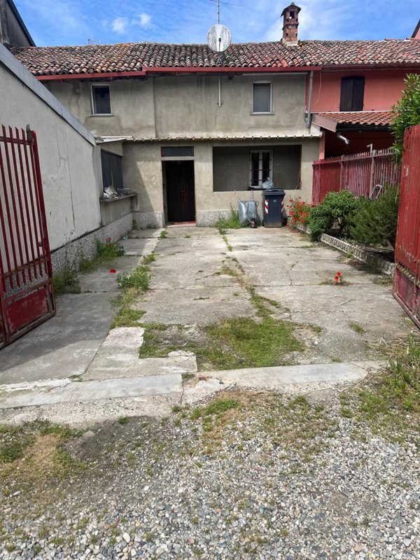 casa indipendente in vendita a Mortara