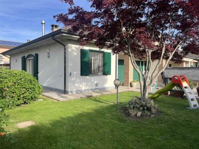 casa indipendente in vendita a Mortara