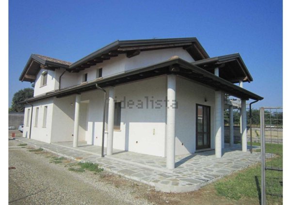 casa indipendente in vendita a Mortara