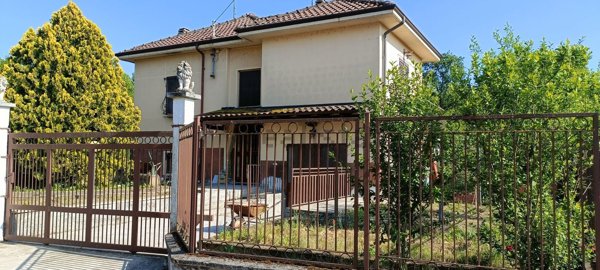 casa indipendente in vendita a Mortara in zona Cattanea