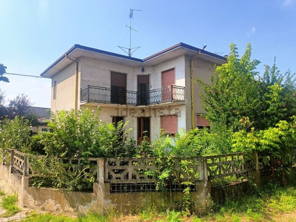 casa indipendente in vendita a Mortara