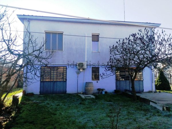 casa indipendente in vendita a Mortara