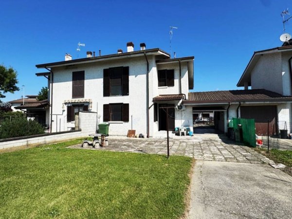 casa indipendente in vendita a Mortara