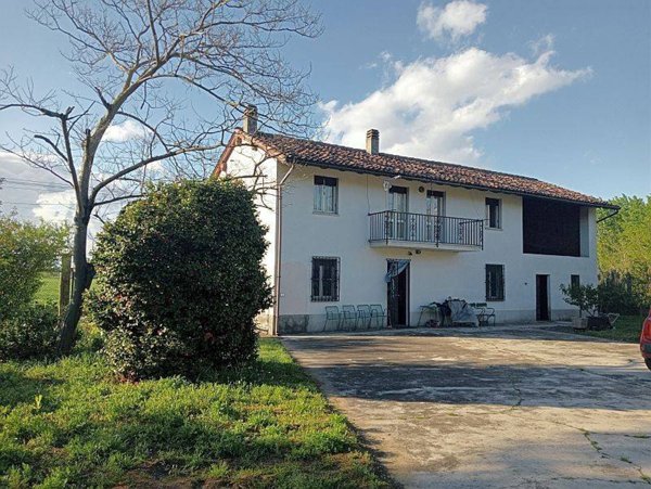 casa indipendente in vendita a Mortara in zona Medaglia