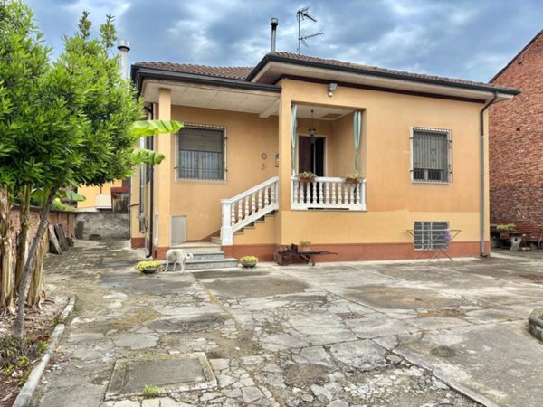 casa indipendente in vendita a Mortara