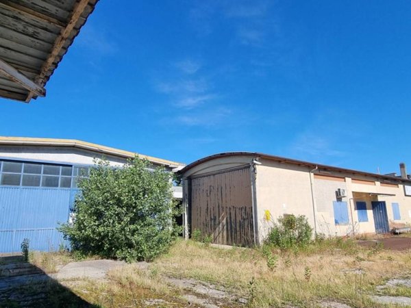 locale commerciale in vendita a Mortara