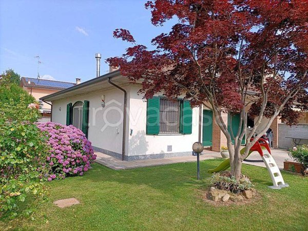 casa indipendente in vendita a Mortara
