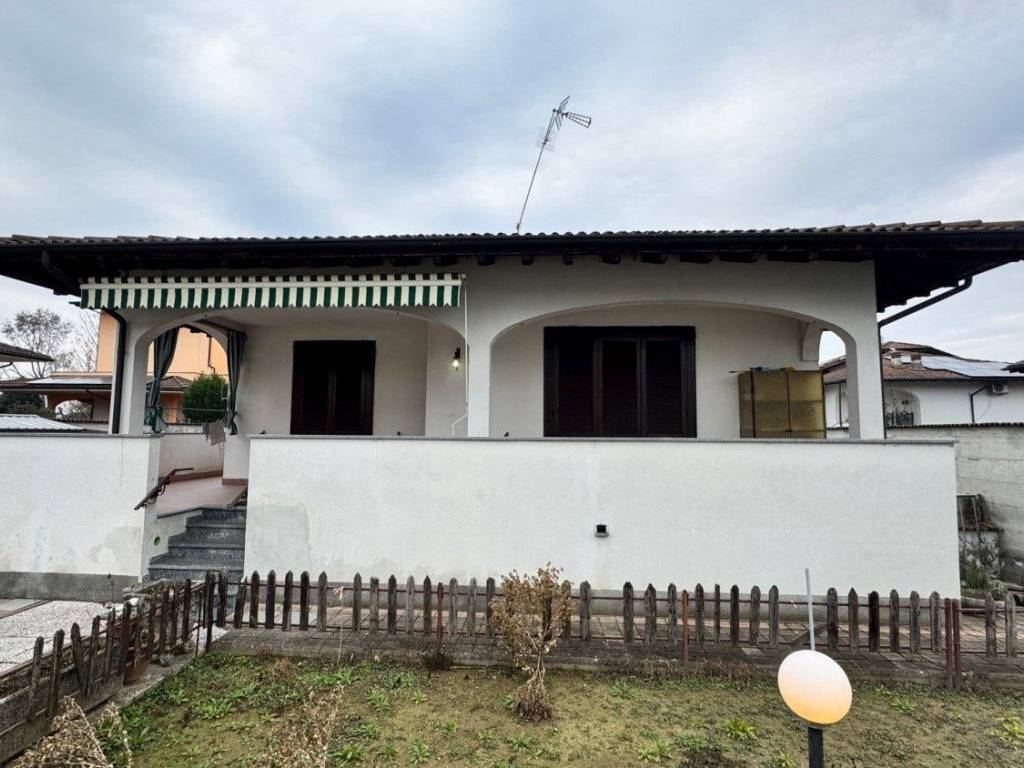 casa indipendente in vendita a Mortara
