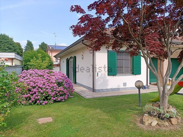 casa indipendente in vendita a Mortara