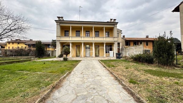 casa indipendente in vendita a Mortara