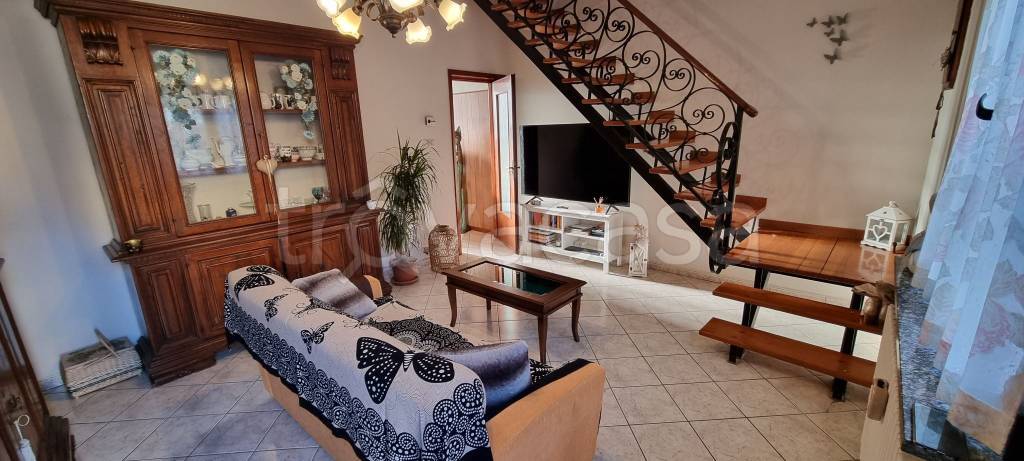 casa indipendente in vendita a Mortara