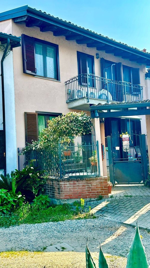 casa indipendente in vendita a Mortara