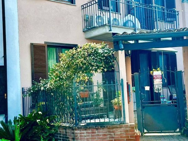 casa indipendente in vendita a Mortara