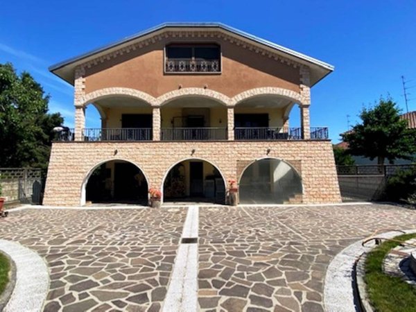 casa indipendente in vendita a Mortara