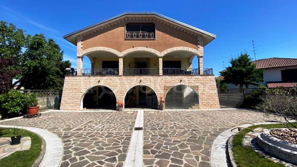 casa indipendente in vendita a Mortara