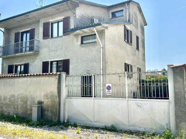 casa indipendente in vendita a Mortara