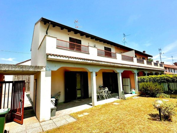 casa indipendente in vendita a Mortara