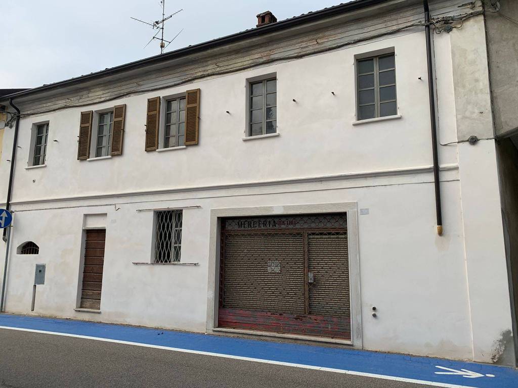 casa indipendente in vendita a Mortara