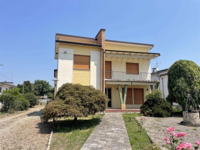 casa indipendente in vendita a Mortara