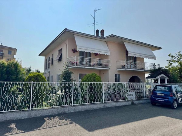 casa indipendente in vendita a Mortara