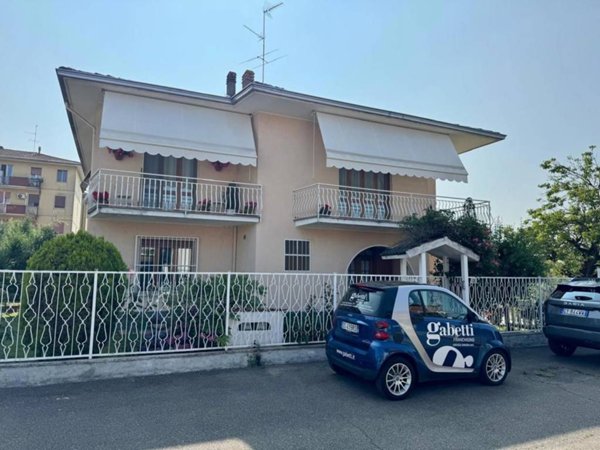 casa indipendente in vendita a Mortara