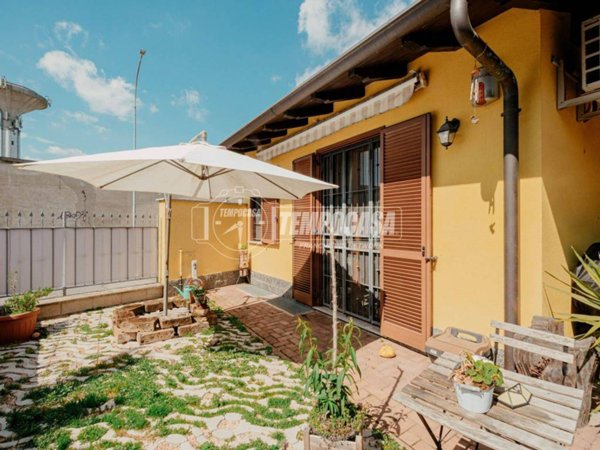 casa indipendente in vendita a Mortara