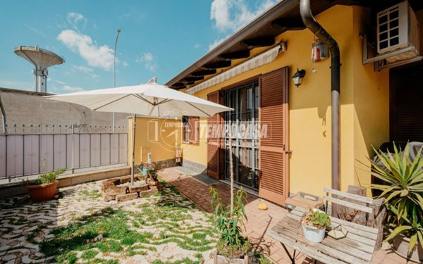 casa indipendente in vendita a Mortara