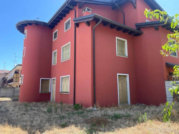 casa indipendente in vendita a Mortara