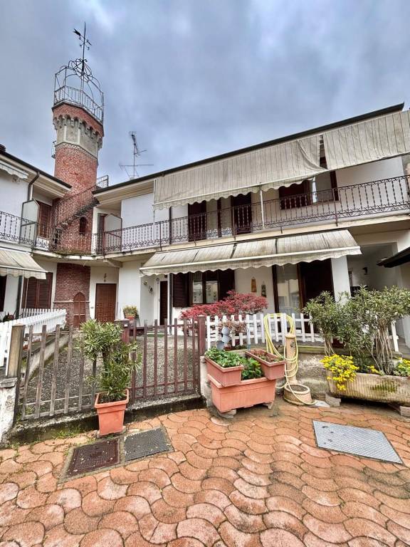casa indipendente in vendita a Mortara