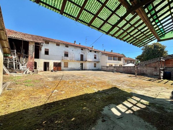 casa indipendente in vendita a Mortara