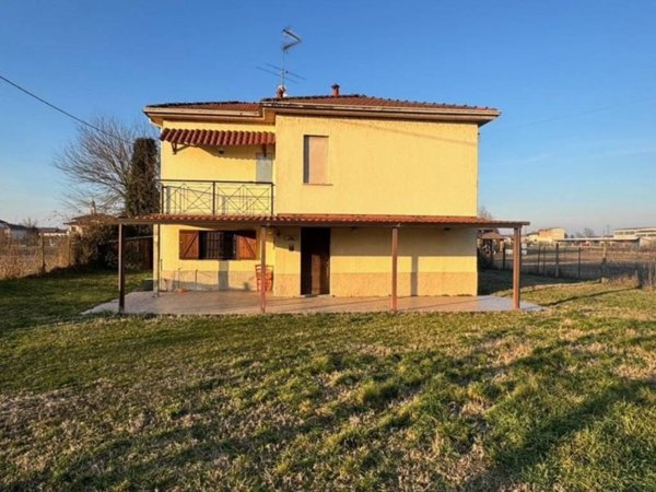 casa indipendente in vendita a Mortara in zona Medaglia