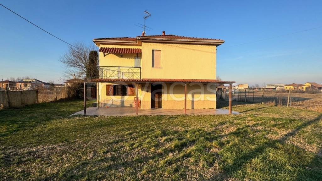 casa indipendente in vendita a Mortara