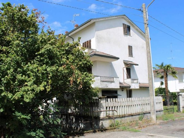 casa indipendente in vendita a Mortara