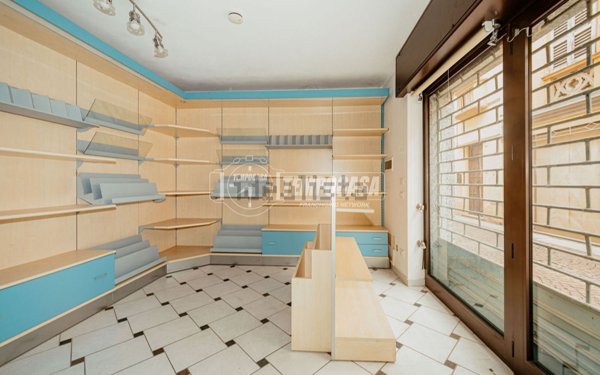 locale commerciale in vendita a Mortara