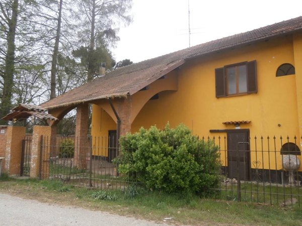casa indipendente in vendita a Mortara in zona Cattanea