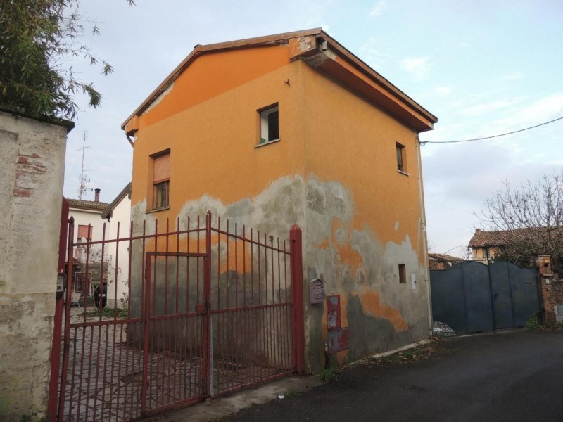 casa indipendente in vendita a Mortara in zona Molino Faenza.