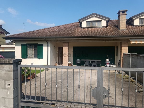 casa indipendente in vendita a Mortara