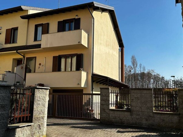 casa indipendente in vendita a Mortara