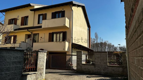 casa indipendente in vendita a Mortara