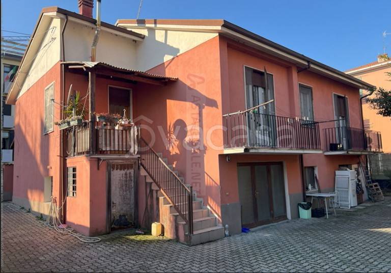 casa indipendente in vendita a Mortara